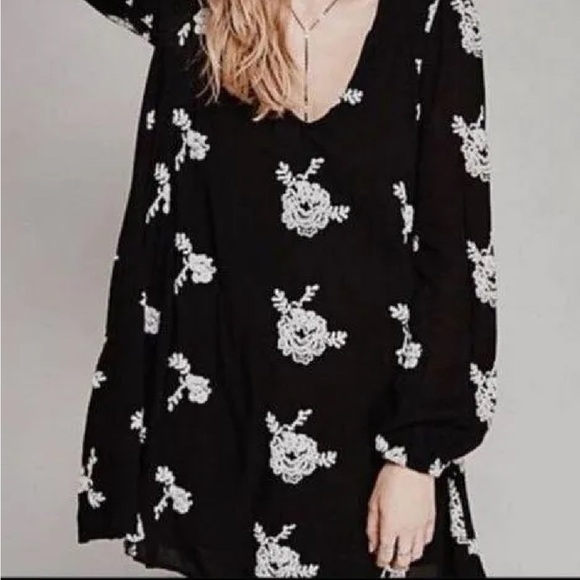 Embroidered Austin Mini Dress in Black Size Small - Picture 2 of 9